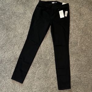 NWT Size 8 Old Navy Super Skinny Black Pants. Super stretchy and comfortable